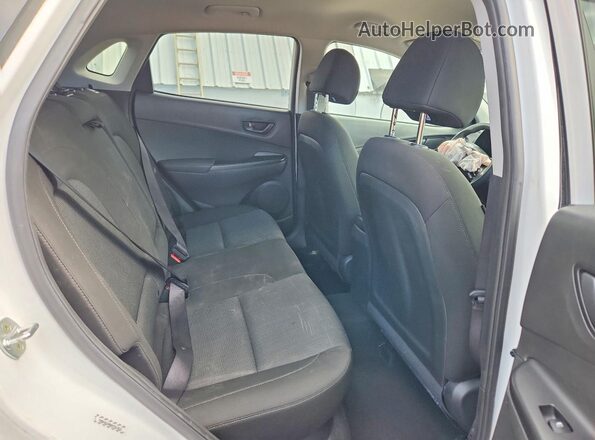 KM8K6CAB8NU761833 2022 HYUNDAI KONA White Rear seats view