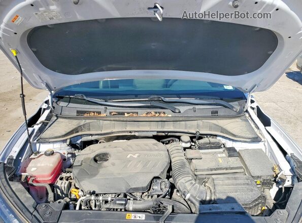 KM8KH3AC6NU001841 2022 HYUNDAI KONA White Vista del compartimento del motor