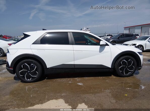 KM8KM4AE4NU052354 2022 HYUNDAI IONIQ 5 White Widok wnętrza z tyłu