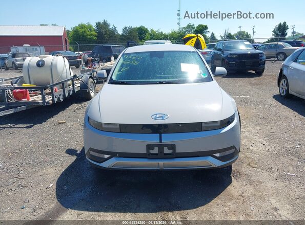 KM8KMDAF2NU096703 2022 HYUNDAI IONIQ 5 Silver Rear interior view