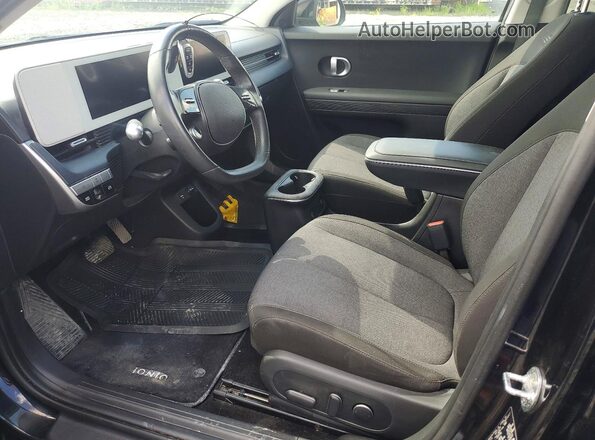 KM8KN4AE2PU140433 2023 HYUNDAI IONIQ Black Вид салону спереду