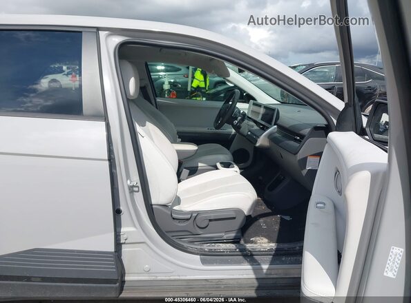 KM8KN4AE8PU182993 2023 HYUNDAI IONIQ 5 Light Blue Вид салона спереди