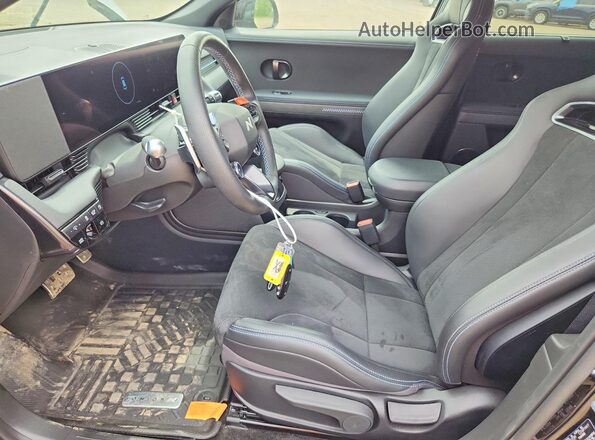 KM8KNDA87SU006729 2025 HYUNDAI IONIQ Black Вид салону спереду