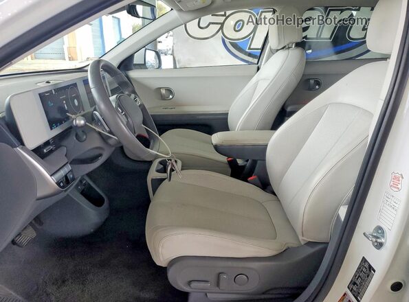 KM8KNDAF0PU216787 2023 HYUNDAI IONIQ White Вид салону спереду