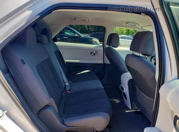 KM8KNDDFXRU246667 2024 HYUNDAI IONIQ White Widok tylnych siedzeń