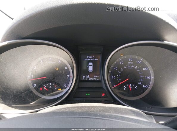 KM8SM4HF4GU149586 2016 HYUNDAI SANTA FE Silver Rear seats view