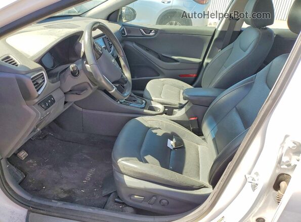 KMHC05LC0JU064738 2018 HYUNDAI IONIQ White Front interior view