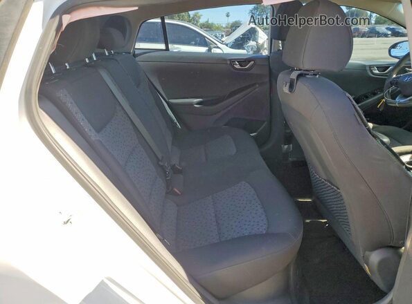 KMHC65LC0HU039069 2017 HYUNDAI IONIQ White Вид задніх сидінь