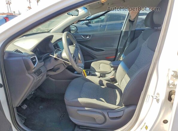 KMHC65LC0HU039069 2017 HYUNDAI IONIQ White Вид салону спереду