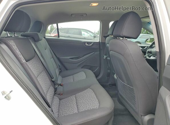 KMHC65LC2HU031295 2017 HYUNDAI IONIQ White Vista interior trasera