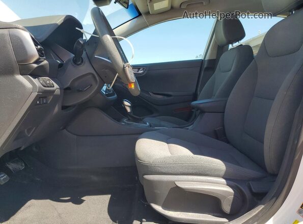 KMHC65LC3LU229361 2020 HYUNDAI IONIQ Белый Вид салона спереди