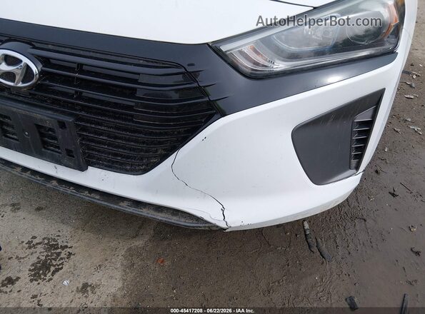 KMHC65LC4HU032013 2017 HYUNDAI IONIQ HYBRID Белый Вид спереди