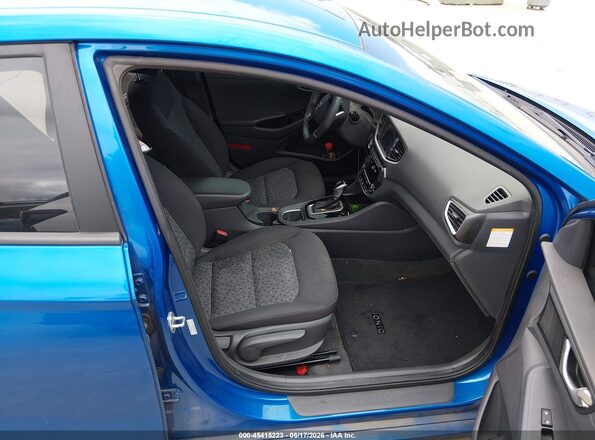 KMHC65LC4HU045554 2017 HYUNDAI IONIQ HYBRID Синий Вид салона спереди