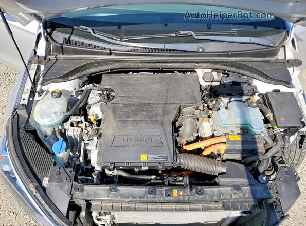 KMHC65LC5HU022364 2017 HYUNDAI IONIQ Silver Вид задньої частини салону