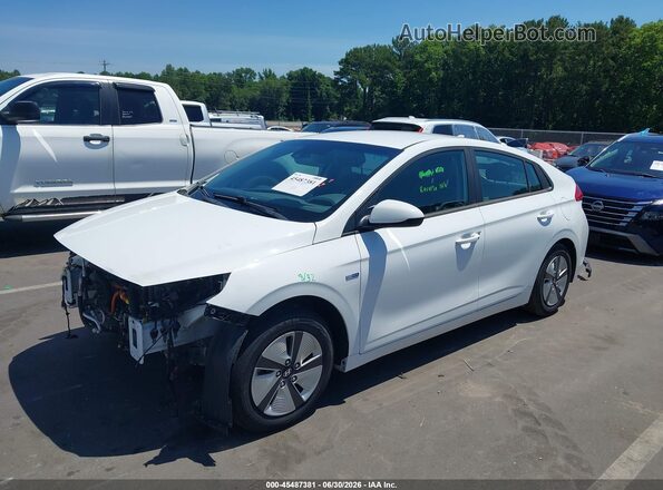 KMHC65LC6LU231105 2020 HYUNDAI IONIQ HYBRID White წინა მარცხენა ხედი სამი მეოთხედიდან