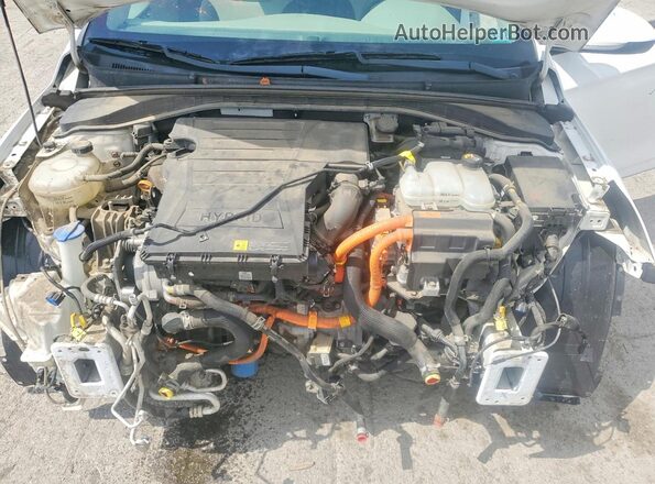KMHC65LC7HU024620 2017 HYUNDAI IONIQ White Вид задньої частини салону
