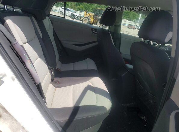 KMHC65LC7HU024620 2017 HYUNDAI IONIQ White Вид задніх сидінь