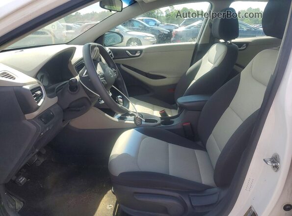 KMHC65LC7HU024620 2017 HYUNDAI IONIQ White Вид салону спереду
