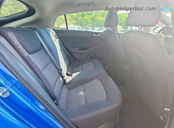 KMHC65LC7HU056645 2017 HYUNDAI IONIQ Blue Widok tylnych siedzeń