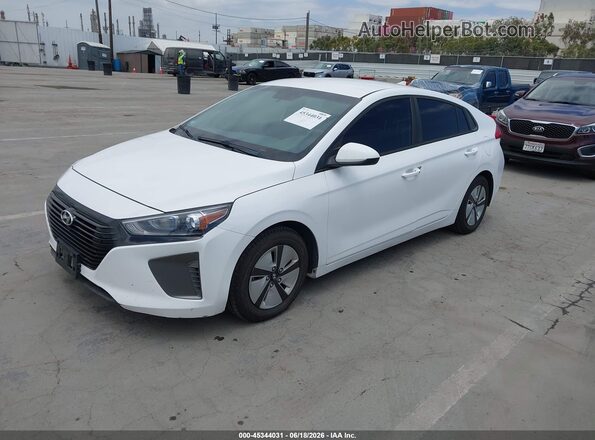 KMHC65LC7HU057262 2017 HYUNDAI IONIQ Белый Передняя левая четверть