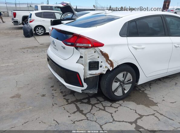KMHC65LC7HU057262 2017 HYUNDAI IONIQ Белый Вид спереди