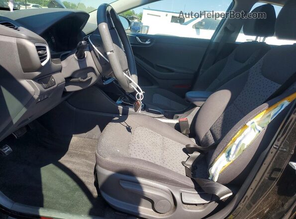 KMHC65LC9JU076708 2018 HYUNDAI IONIQ Black Front interior view