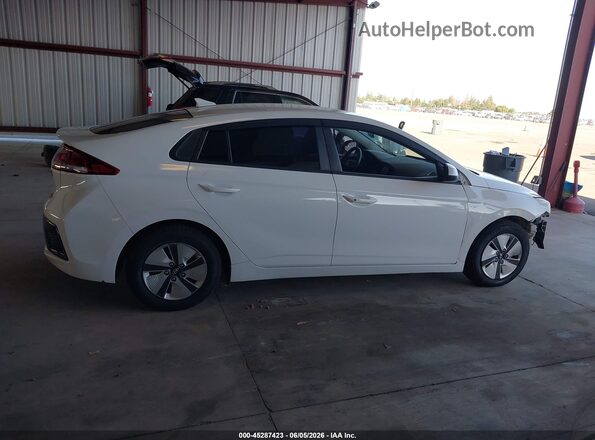 KMHC65LC9KU145222 2019 HYUNDAI IONIQ HYBRID White Widok wnętrza z tyłu