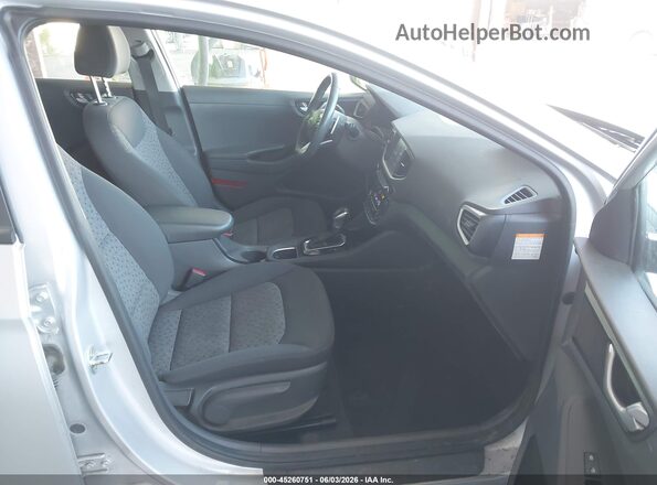 KMHC65LD0KU147174 2019 HYUNDAI IONIQ PLUG-IN HYBRID Silver Вид салону спереду