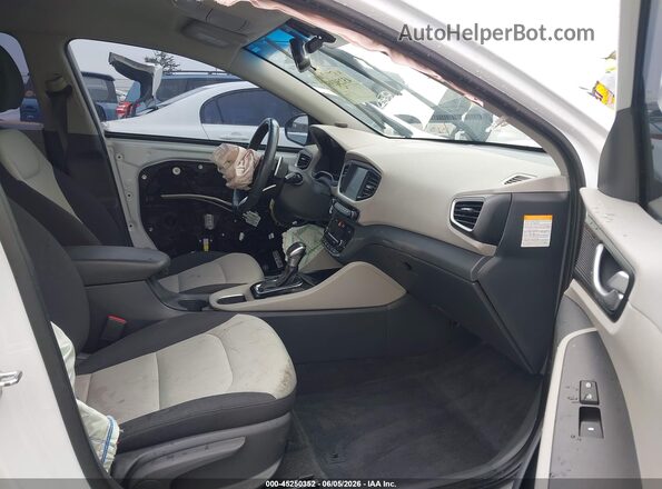 KMHC65LD2KU147130 2019 HYUNDAI IONIQ PLUG-IN HYBRID White Widok wnętrza z przodu