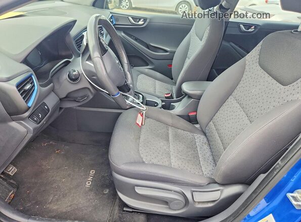 KMHC65LD6JU095855 2018 HYUNDAI IONIQ Blue Widok wnętrza z przodu