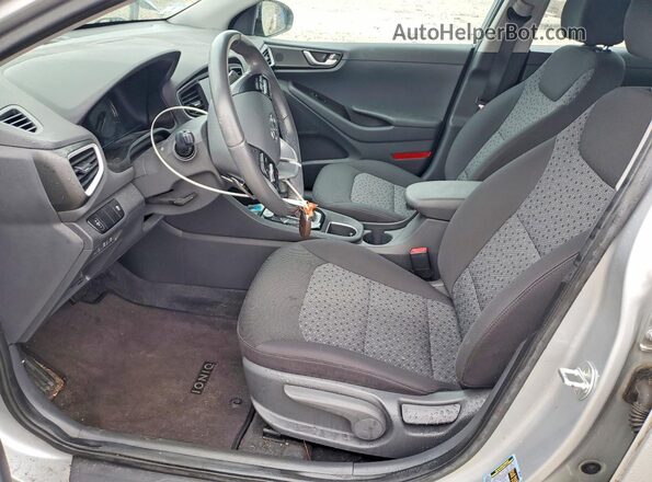 KMHC65LD6KU178638 2019 HYUNDAI IONIQ Серебряный Вид салона спереди