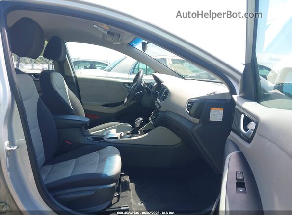 KMHC75LC3JU064213 2018 HYUNDAI IONIQ HYBRID Silver Front interior view