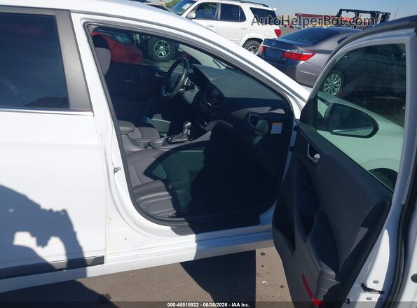 KMHC75LC3KU124668 2019 HYUNDAI IONIQ HYBRID White Front interior view