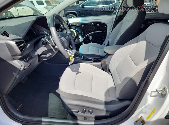 KMHC75LC4NU269495 2022 HYUNDAI IONIQ Белый Вид салона спереди