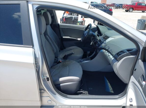 KMHCT4AE0GU090478 2016 HYUNDAI ACCENT Silver Вид салону спереду