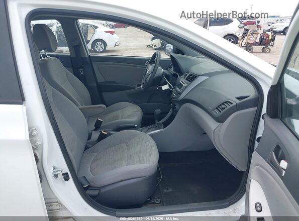 KMHCT4AE0HU237612 2017 HYUNDAI ACCENT White წინა სალონის ხედი