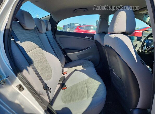 KMHCT4AE0HU318609 2017 HYUNDAI ACCENT Silver უკანა სავარძლების ხედი
