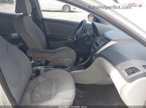 KMHCT4AE1HU203310 2017 HYUNDAI ACCENT Silver Vista interior delantera