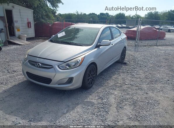 KMHCT4AE1HU203310 2017 HYUNDAI ACCENT Silver Vista tres cuartos delantera izquierda