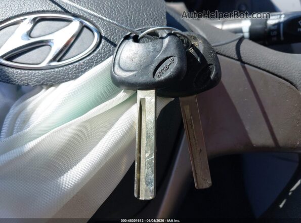 KMHCT4AE2GU961882 2016 HYUNDAI ACCENT Silver წინა პანელის ხედი