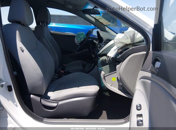 KMHCT4AE2HU314691 2017 HYUNDAI ACCENT White წინა სალონის ხედი