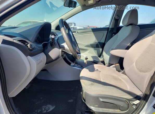 KMHCT4AE3GU096873 2016 HYUNDAI ACCENT Silver წინა სალონის ხედი