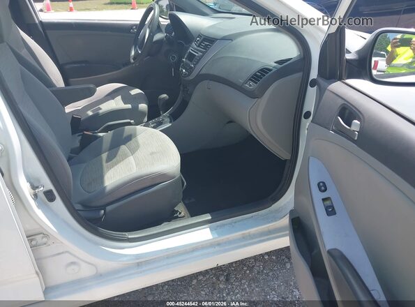 KMHCT4AE4HU201390 2017 HYUNDAI ACCENT White Vista interior delantera