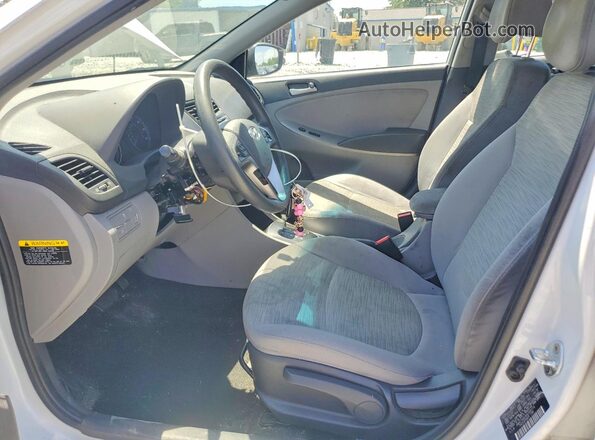 KMHCT4AE4HU359714 2017 HYUNDAI ACCENT White Вид салону спереду