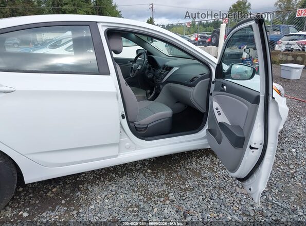 KMHCT4AE4HU362452 2017 HYUNDAI ACCENT White Սալոնի դիմացի տեսք