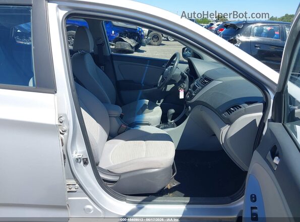 KMHCT4AE5GU103130 2016 HYUNDAI ACCENT Серебряный Вид салона спереди