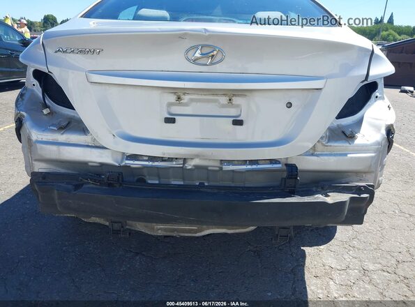 KMHCT4AE5GU103130 2016 HYUNDAI ACCENT Серебряный Вид спереди
