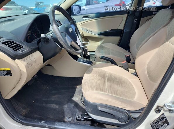 KMHCT4AE6GU090839 2016 HYUNDAI ACCENT Белый Вид салона спереди