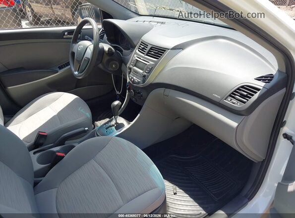 KMHCT4AE6HU276043 2017 HYUNDAI ACCENT White Vista interior delantera