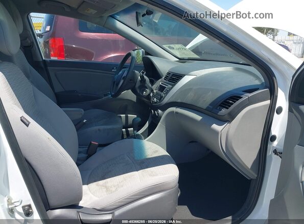 KMHCT4AE7GU043111 2016 HYUNDAI ACCENT White წინა სალონის ხედი